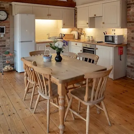 Wheelhouse . A Brick-built Barn Conversion Apartment *