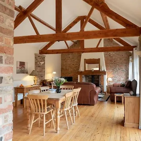 Wheelhouse . A Brick-built Barn Conversion * 瑟斯克